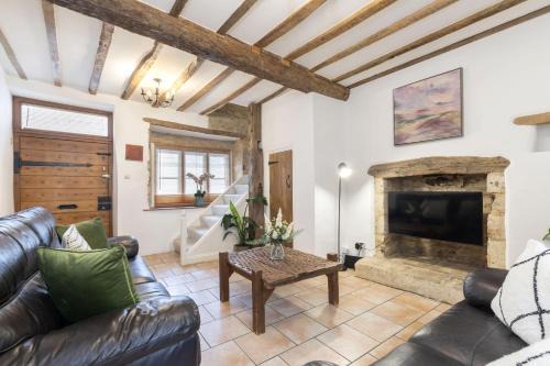 Stroud House | Charming 3-Bed Cottage in Central Stroud