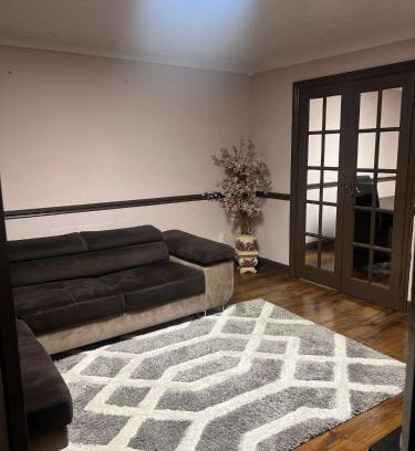 Chafford Hundred House | Charming 3-Bed House - Sleeps 6 Parking & Garden