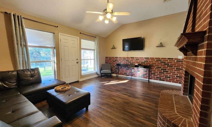 Morgans Point Resort House | Charming 3-bed house in Morgans Point Resort just down the road from the lake