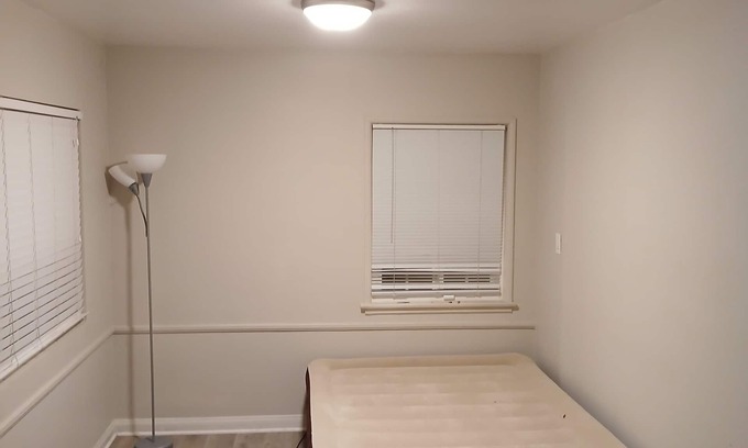 Santa Fe Springs House | Charming 3-bedroom house with WiFi, AC in nice Santa Fe Springs
