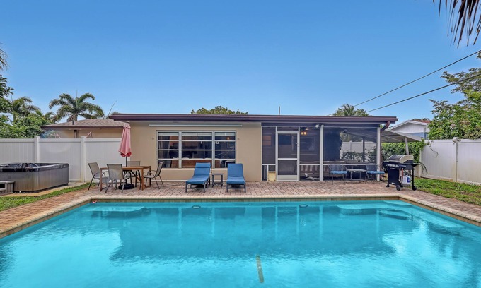 Lake Clarke Shores House | Charming 3-bedroom poolhome with hot-tub close to PBI & Downtown West Palm Beach