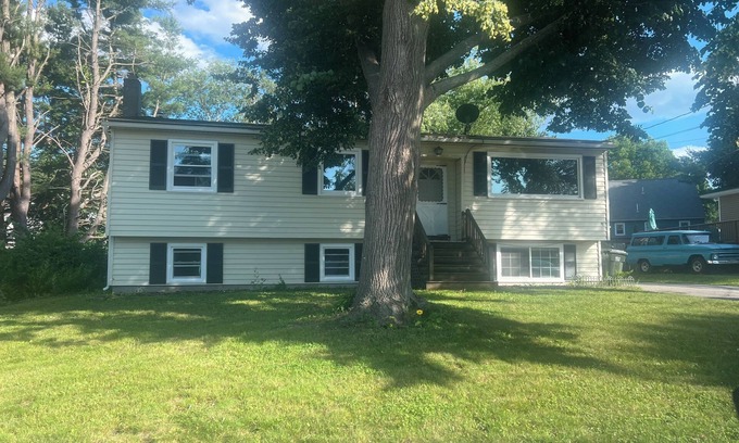 South Portland Apartment | Charming 3-bedroom apartment in South Portland, close to downtown.