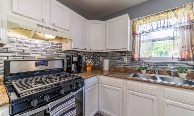 Michigan City House | Charming 3-bedroom house in Michigan City, Minutes to Beach