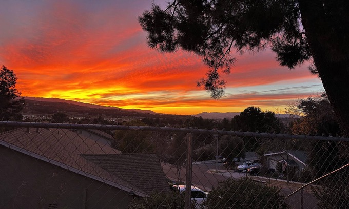 Canyon Country House | Charming 3-bedroom house with view, AC, WiFi in enjoyable Santa Clarita