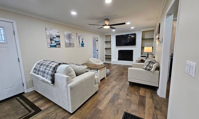 Landrum House | Charming 3-bedroom 2-Bath house with WiFi and AC in lovely Landrum