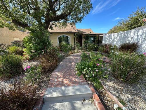 North Hollywood House | Charming 3-bedroom 2-Bathroom house in North Hollywood