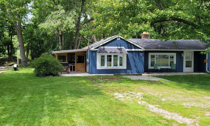 Oak Harbor House | Charming 3-bedroom 2 bathroom house steps from the public beach in Oak Harbor