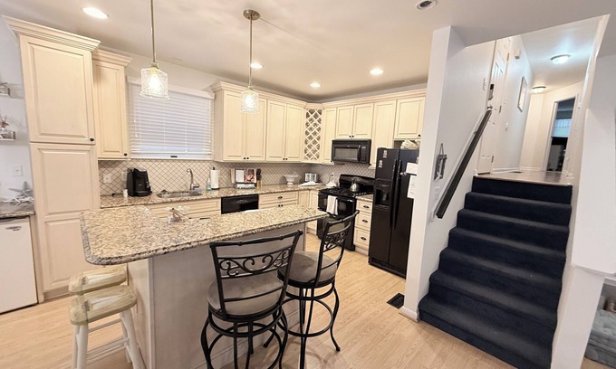 Gold Coast Condo | Charming 3-bedroom 2 bath , 1st floor condo on 23rd & Asbury