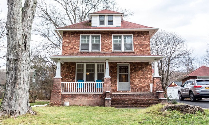 Saugerties House | Charming 3 bedroom, 2 bathroom home in Saugerties recently renovated