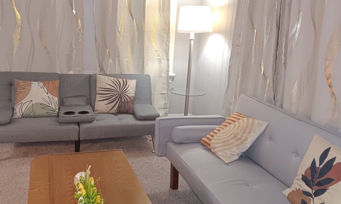 South Broadway Apartment | Charming 3-bedroom apartment in Cleveland