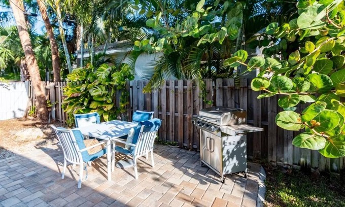 Carlouel House | Charming 3-bedroom Bungalow in Clearwater's North Beach! Steps to the Water!