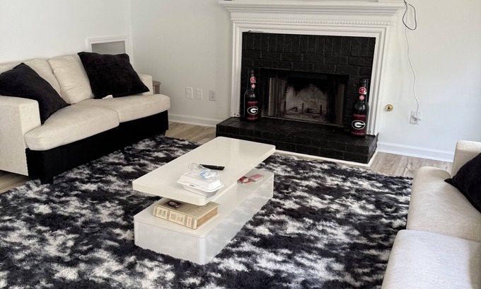Buford House | Charming 3-bedroom building with WiFi, AC in brilliant Buford