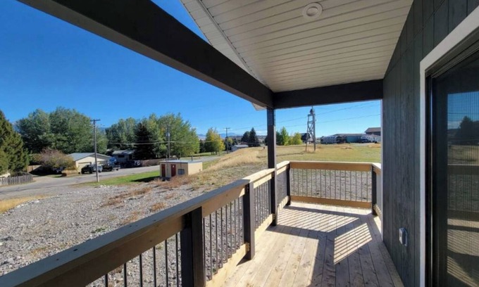 Ennis Cabin | Charming 3-bedroom cabin- minutes from downtown Ennis