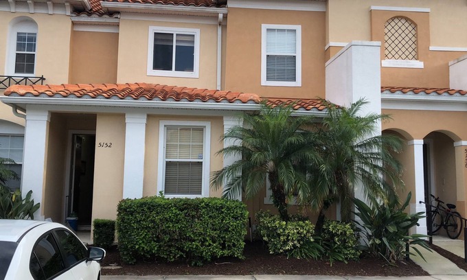 Kissimmee Ski Chalet | Charming 3-bedroom chalet with WiFi and AC in Kissimmee