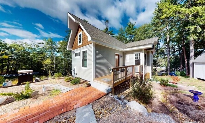 Gilford Cottage | Charming 3 bedroom Cottage, waterfront with boat slip
