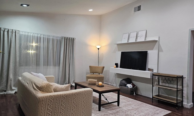 Fetters Hot Springs-Agua Caliente Cottage | Charming 3-bedroom cottage with hot springs mineral water pool in Wine Country