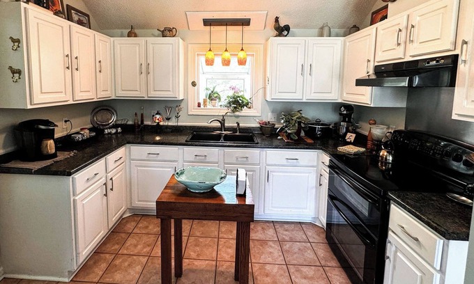 Metter House | Charming 3-bedroom country home in lovely Metter GA, near GSU and Savannah