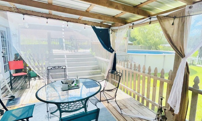 Valdosta Other | Charming 3-bedroom farmhouse in Valdosta with AC, WiFi, Jacuzzi Tub