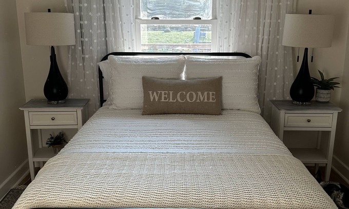 Crossville House | Charming 3 Bedroom Farm Experience or Just a Peaceful Getaway