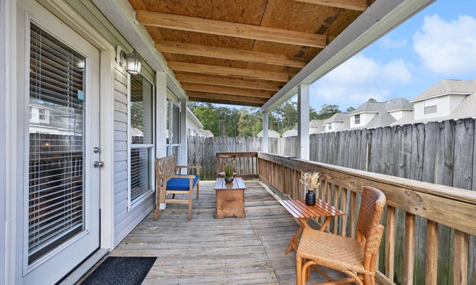 Covington House | Charming 3-bedroom GATED Garden house in Covington with POOL