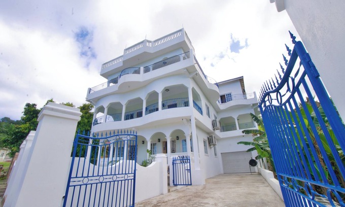 Port Antonio House | Charming 3-bedroom house in enchanting Fairy Hill with WiFi, AC