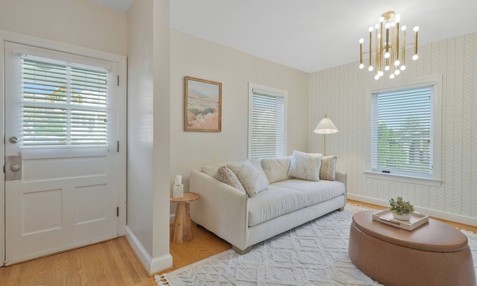 Potomac West House | Charming 3 bedroom home in up-beat Del Ray!