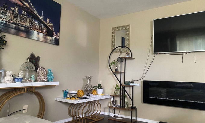 Colerain Township House | Charming 3-bedroom house in delightful Cincinnati with WiFi, AC