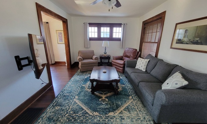 Fort Wayne House | Charming 3-bedroom house in delightful Fort Wayne with WiFi, AC