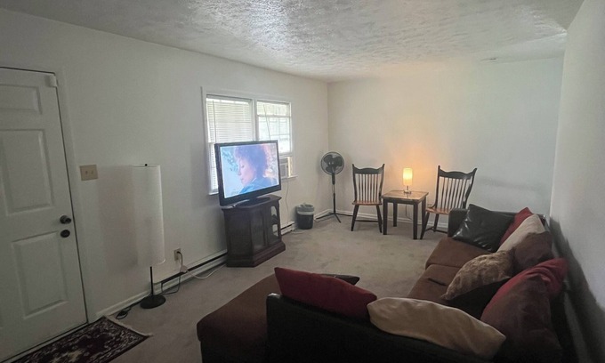 South View House | Charming 3-bedroom house with AC and WiFi in Pleasant Hope Mills.