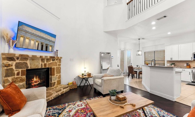 Lewisville House | Charming 3-bedroom house in delightful Lewisville with WiFi, AC