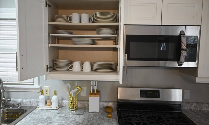 Phoenix Hill House | Charming 3-bedroom house with WiFi, AC in welcoming Louisville