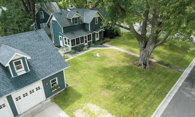 Stillwater House | Charming 3-bedroom house 8 blocks from Historic Downtown Stillwater