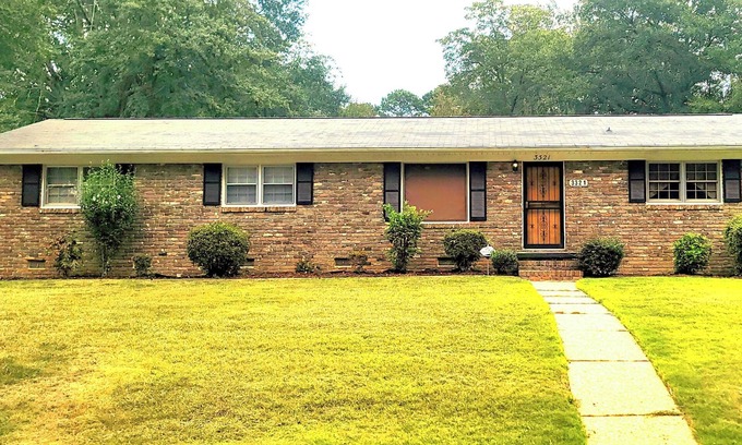 Tuscaloosa House | Charming 3-bedroom house with WiFi, AC in enjoyable Tuscaloosa