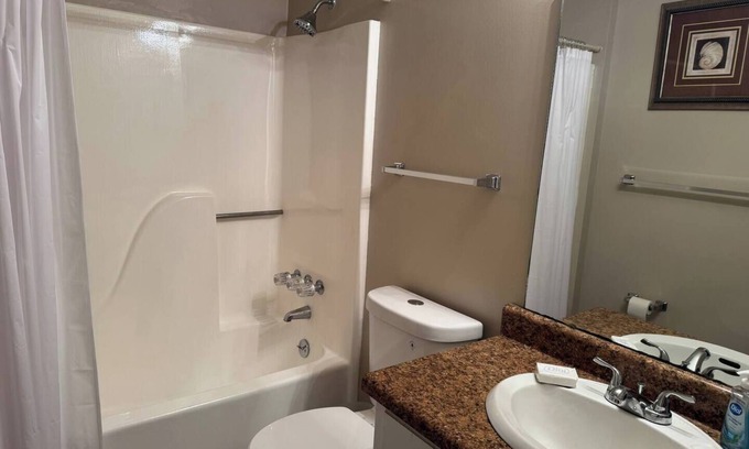 Woodland Hills House | Charming 3-bedroom house in Tuscaloosa with WiFi, AC