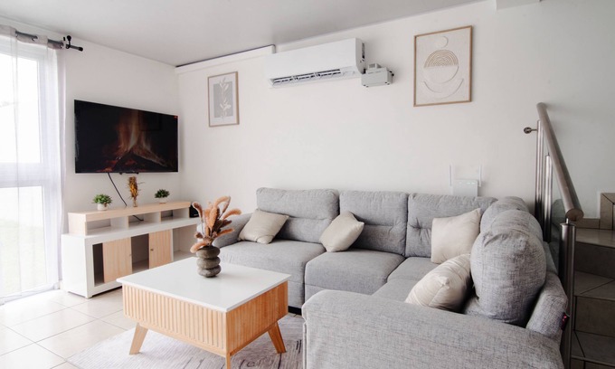 Sonsonate House | Charming 3-bedroom house with AC, WiFi in sunny Sonsonate
