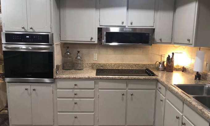 Lexington House | Charming 3-bedroom house with fitness room and AC in Lexington