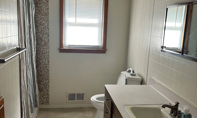 Milwaukee House | Charming 3-bedroom house with AC and WiFi in marvelous Milwaukee