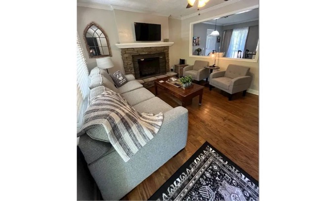 Lynn House | Charming 3 bedroom home with patio and fireplace