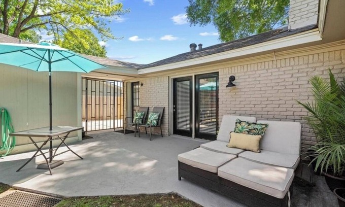Garden Oaks House | Charming 3-bedroom home with pool in quiet neighborhood