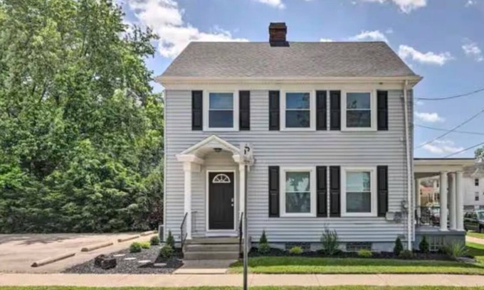 Hamilton House | Charming 3-bedroom house in lovely Hamilton with WiFi, AC newly remodeled 1900s