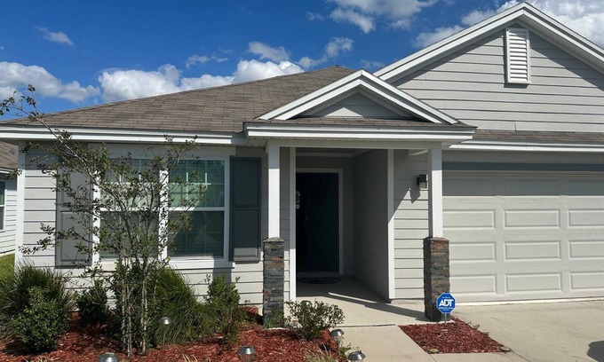Newberry House | Charming 3-bedroom house with WiFi and AC in Newberry