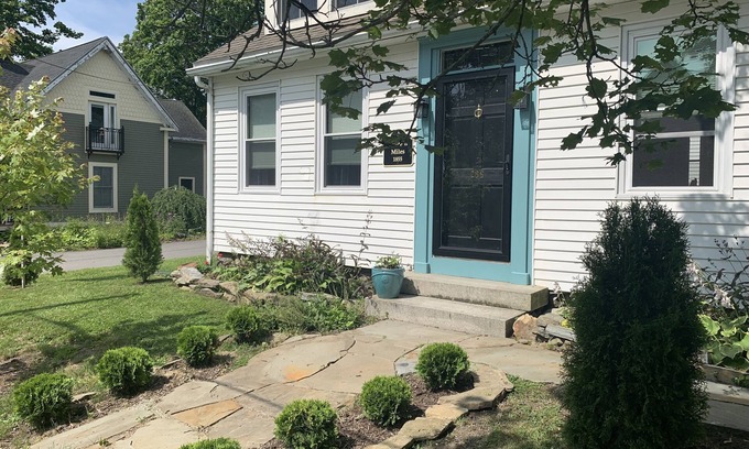 Rockland House | Charming 3-bedroom house minutes from Harbor and Main Street with WiFi and AC