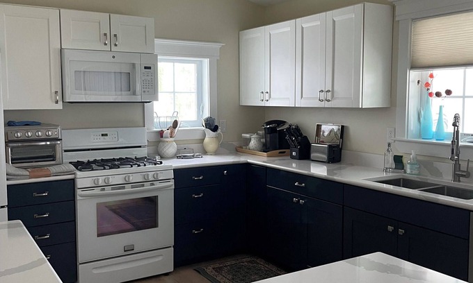 Rockport House | Charming 3-bedroom house in fabulous Rockport with AC, WiFi