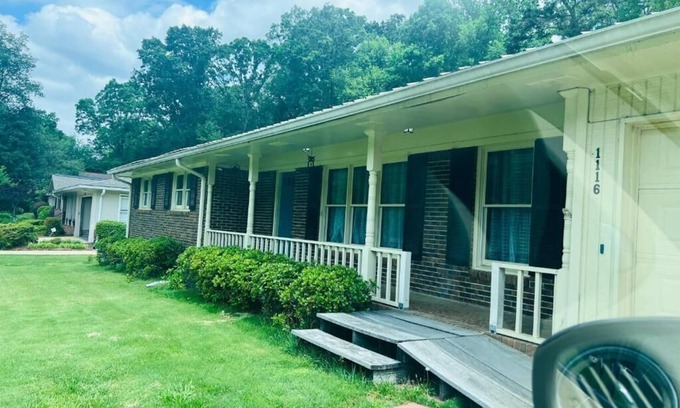 Lilburn House | Charming 3-bedroom house with AC, WiFi in lovely Lilburn