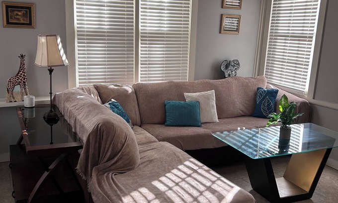 Central Gardens House | Charming 3-bedroom house with AC and WiFi in Charming Midtown Memphis Area