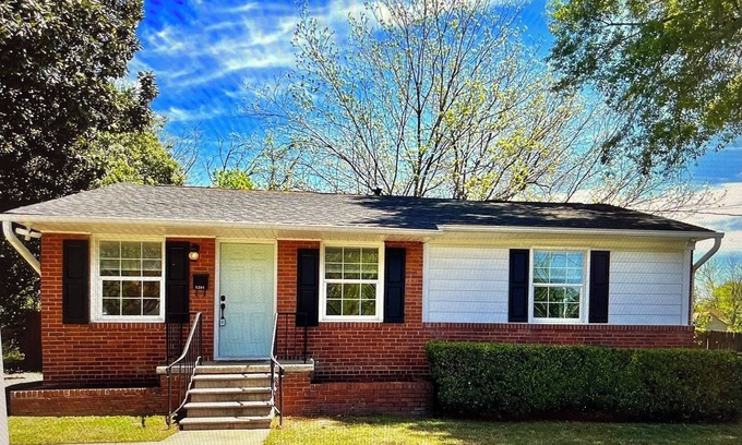 East Raleigh House | Charming 3-bedroom house with AC and WiFi near marvelous downtown Raleigh