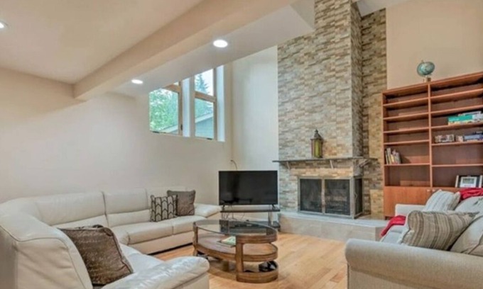 Overlake House | Charming 3-bedroom house with WiFi in awesome Redmond