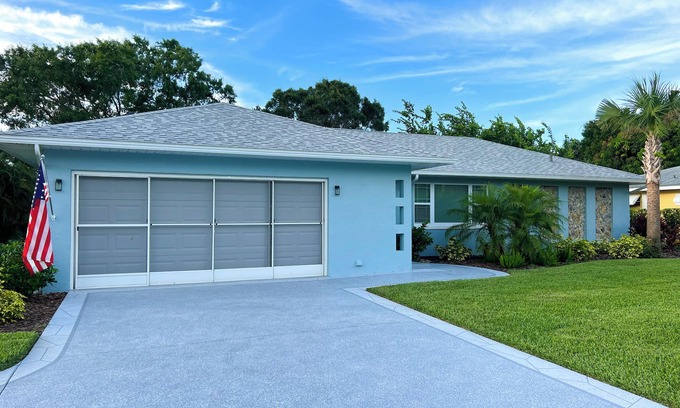 Sebring House | Charming 3-bedroom house in fabulous Sebring with WiFi, AC
