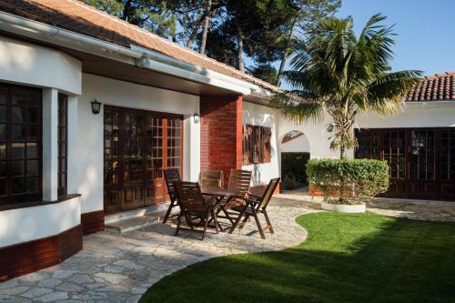 Banzao Villa | Charming 3 Bedroom House with BBQ and Terrace