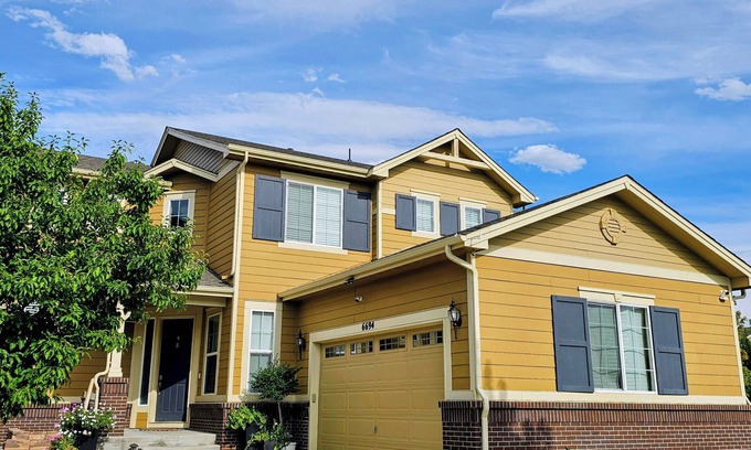 Aurora House | Charming 3-bedroom house w/AC, high speed internet, private office near Airport
